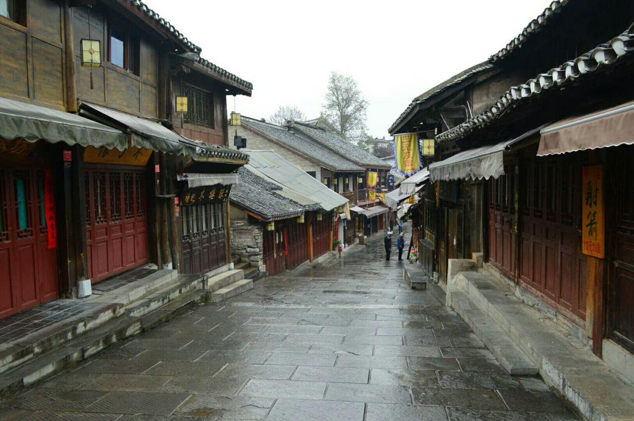 寒假第一天，学生们在此追寻英雄故事